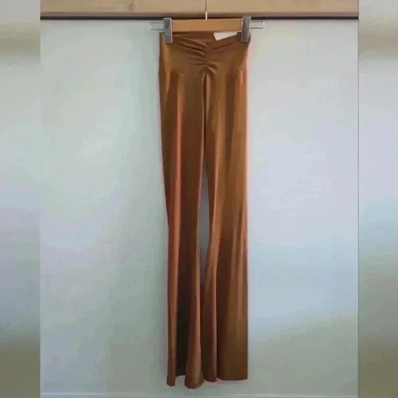 AERIE | OFFLINE Women's Mustard Brown Ruched High-Rise Flare Leggings - Picture 4 of 8